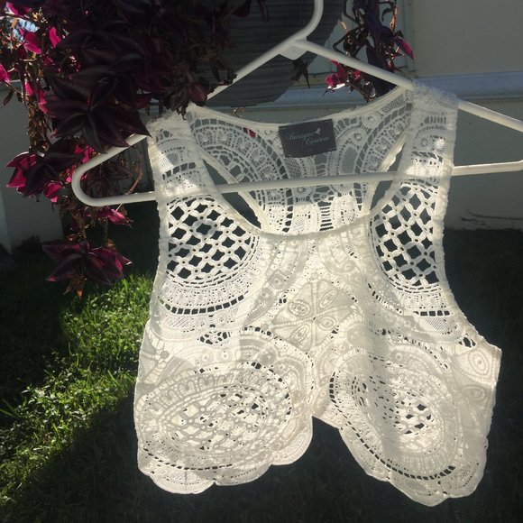 Chic Lace Pullover Top - Picture 2 of 5